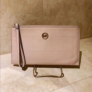 Michael Kors Wristlet Soft Pink